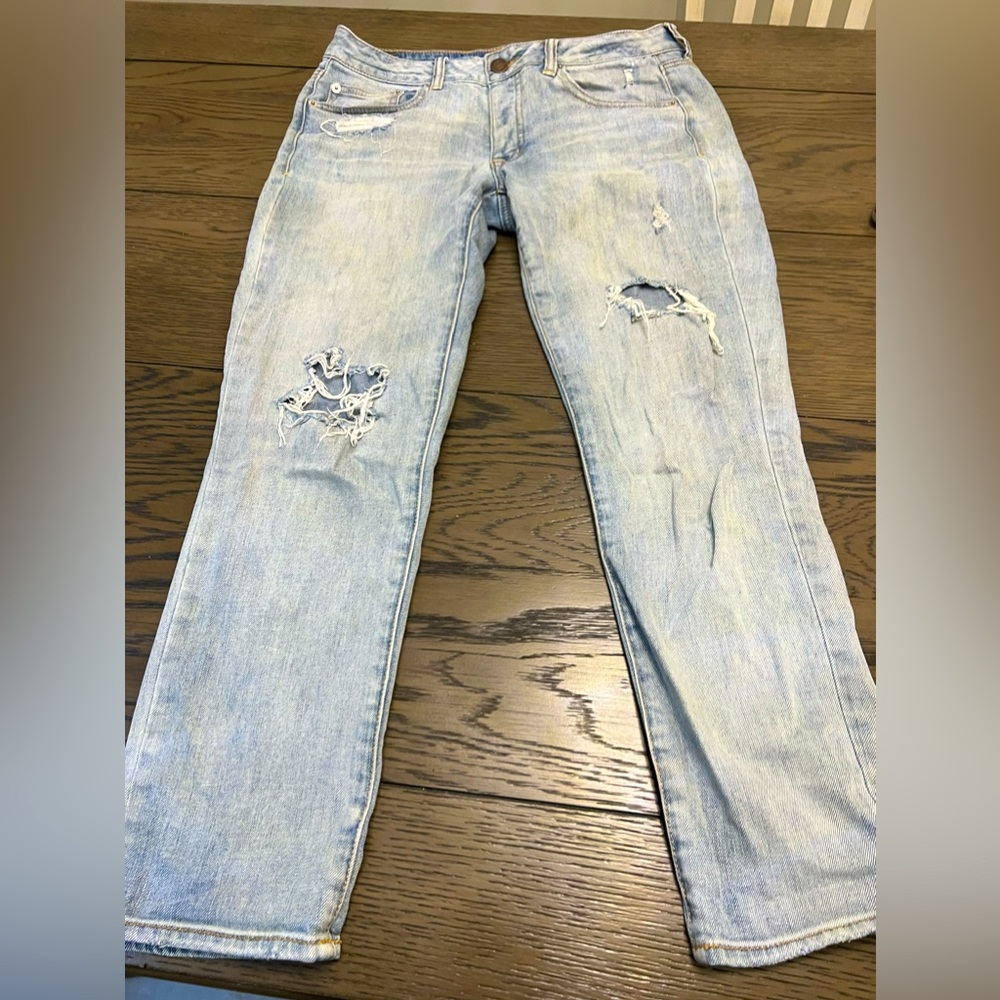 American eagle crop distressed jean. Size 6